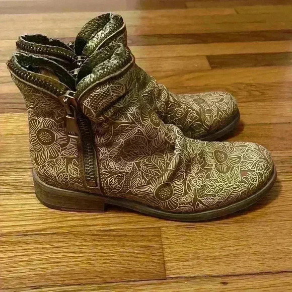 Flower pattern booties - Picture 2 of 5